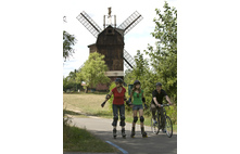 Inline skaters and cyclists at Flaeming-Skate near Petkus | Foto: Pressestelle TF