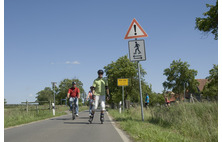 Sign "caution, inline skater crossing", near Werder | Foto: Pressestelle TF