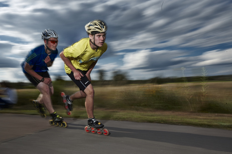 zwei Skater auf der Bahn | Foto: Michael Handelmann