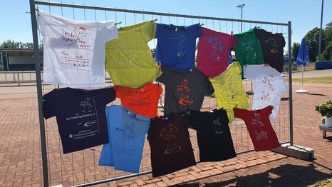 Die T-Shirts der vergangenen Jahre in ihrer vollen Farbpracht | Foto: Landkreis Teltow-Fläming